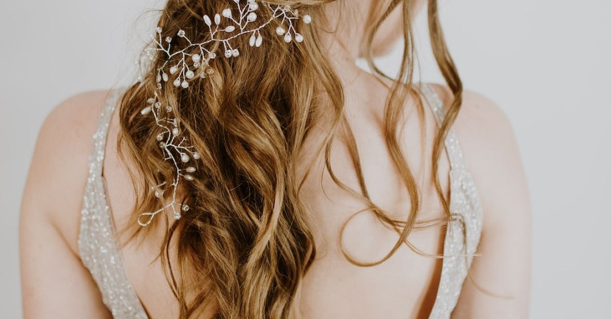 Customize DIY dry shampoo with essential oils for hair types.
