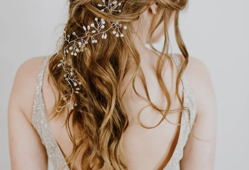 Customize DIY dry shampoo with essential oils for hair types.