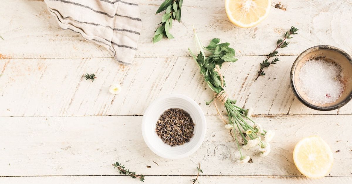 ''Step-by-step Guide for Creating Essential Oil Perfume Blends''